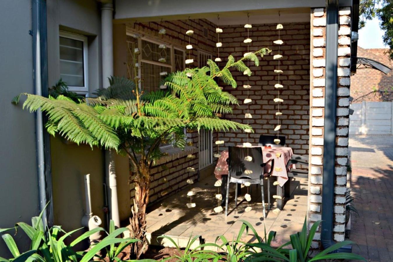 Bokmakierie Gastehuis Emalahleni Pty Ltd エクステリア 写真