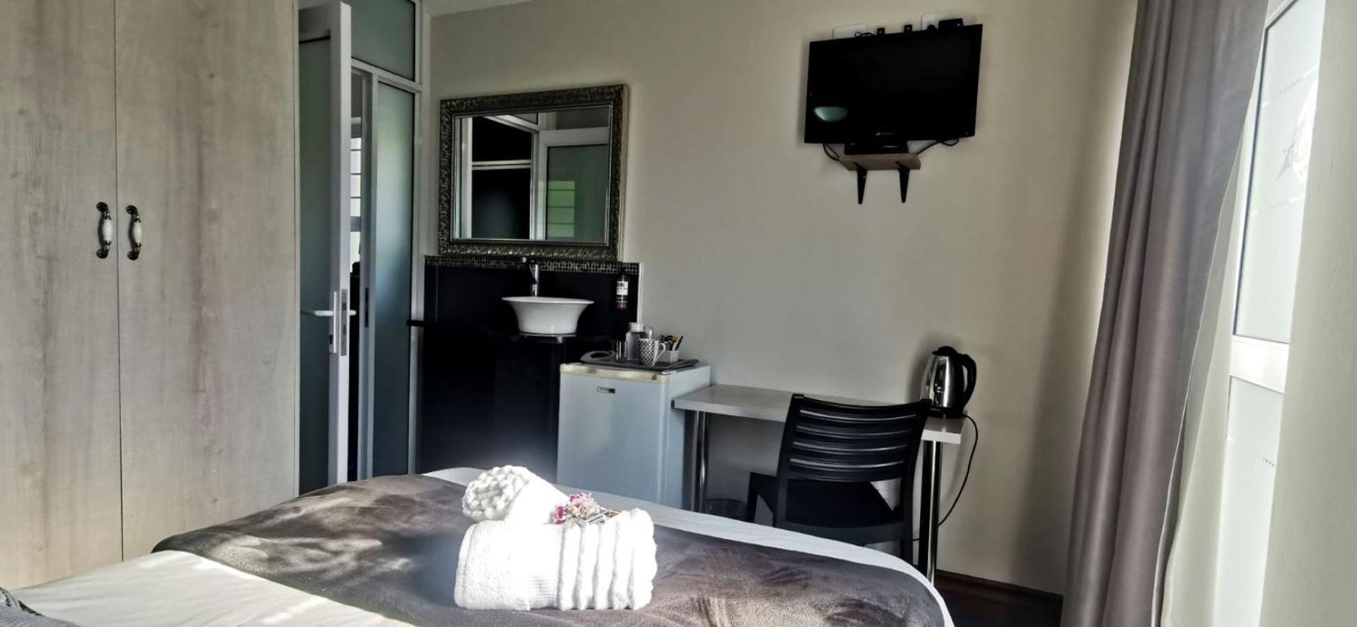 Bokmakierie Gastehuis Emalahleni Pty Ltd エクステリア 写真