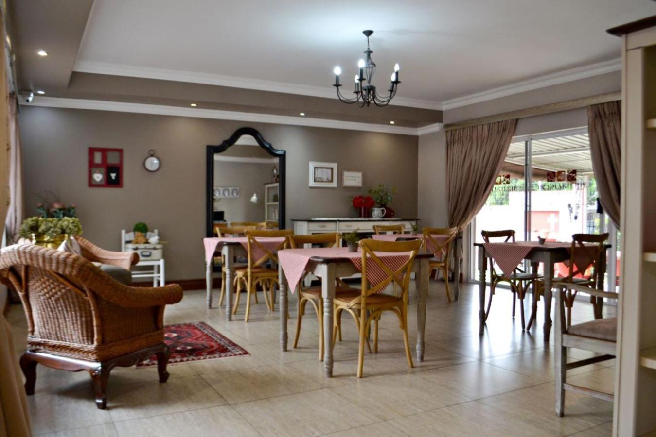 Bokmakierie Gastehuis Emalahleni Pty Ltd エクステリア 写真