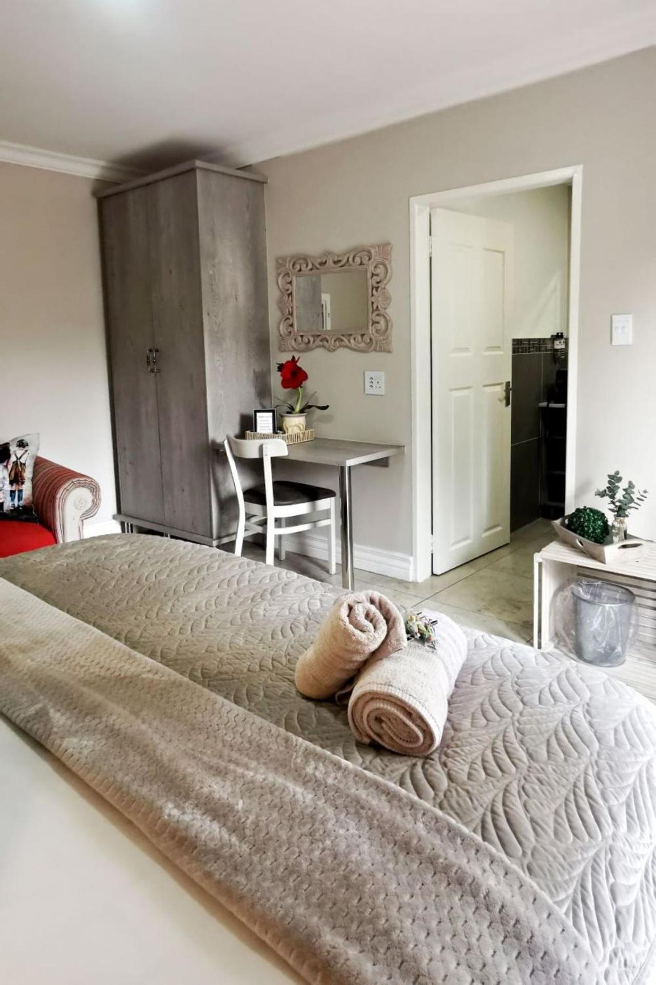 Bokmakierie Gastehuis Emalahleni Pty Ltd エクステリア 写真