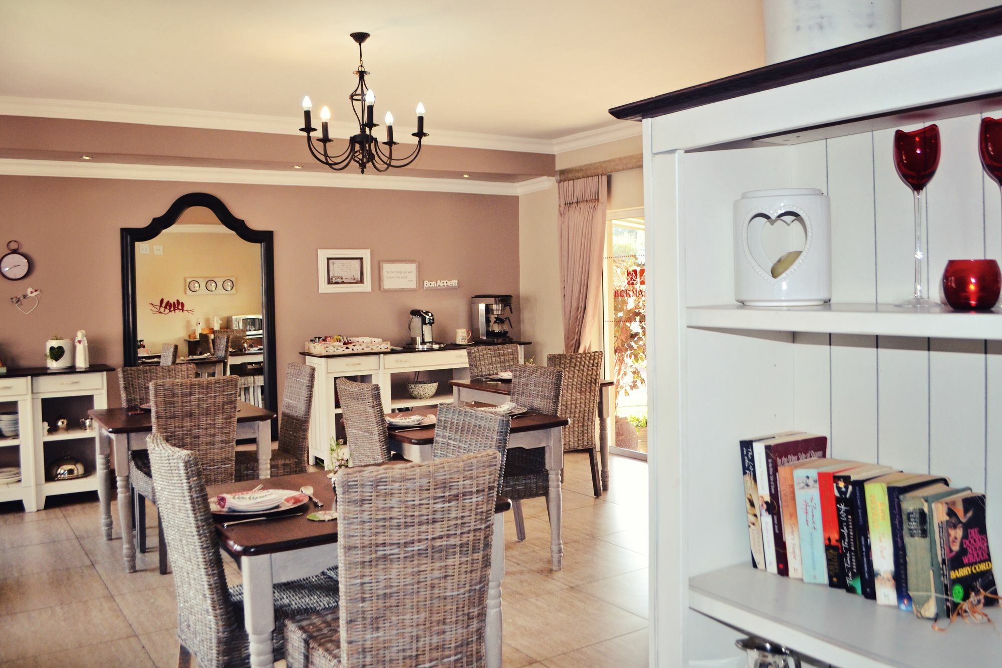 Bokmakierie Gastehuis Emalahleni Pty Ltd エクステリア 写真